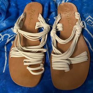 Flat Strappy Sabdals